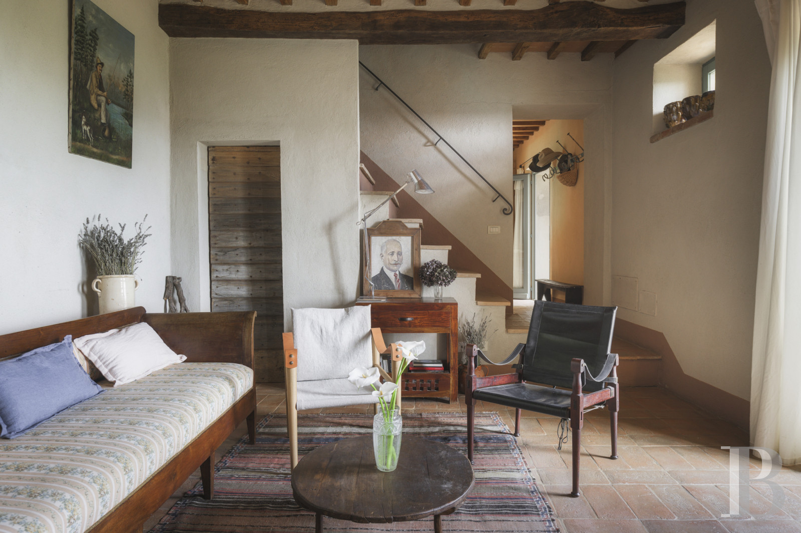 An old olive grove farmhouse restored to its former glory, overlooking the countryside in the Val d'Orcia in Tuscany - photo  n°12